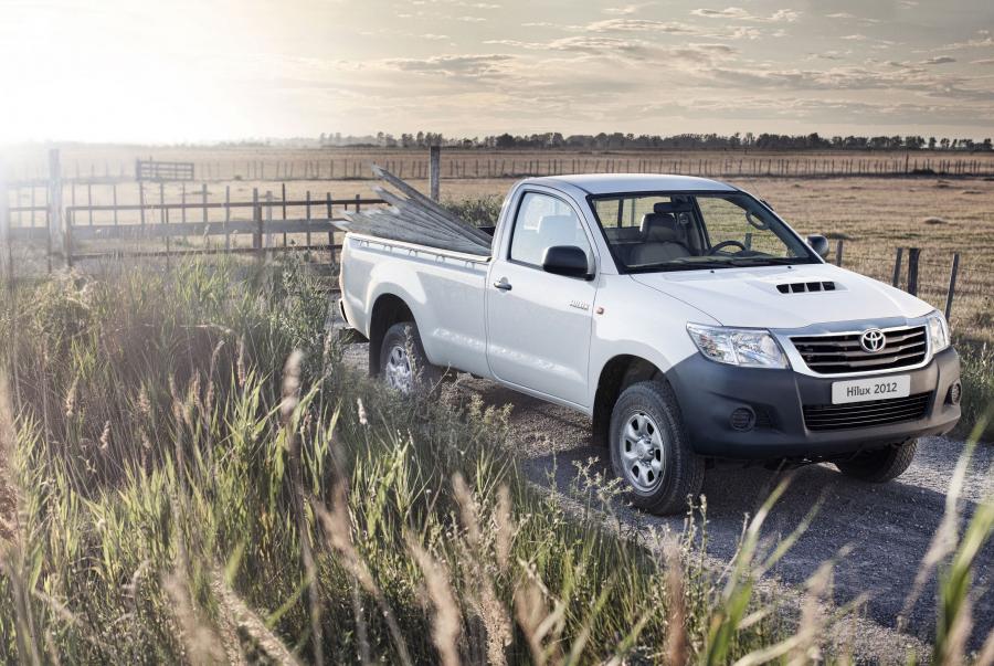  Toyota Hilux 2012 года  (фото 4 из 38)